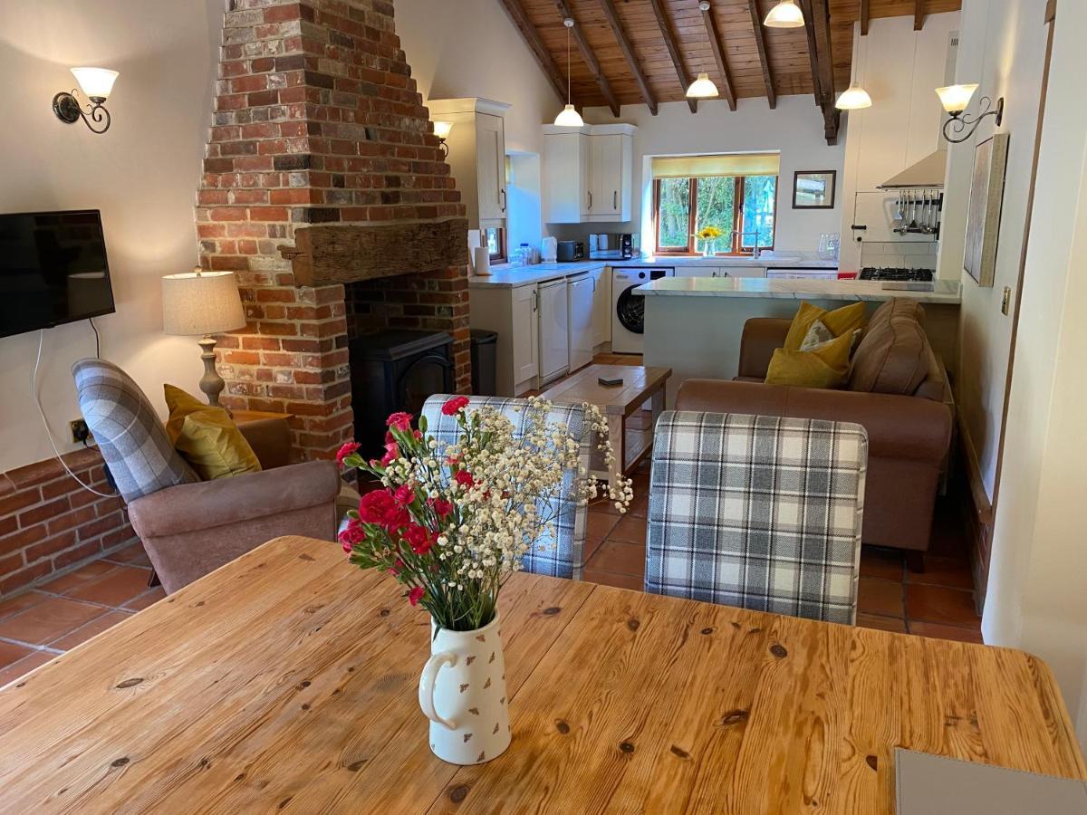 Brundish Suffolk Barn 2 Bed Idyllic 6 Acres Villa Wilby  Exterior photo